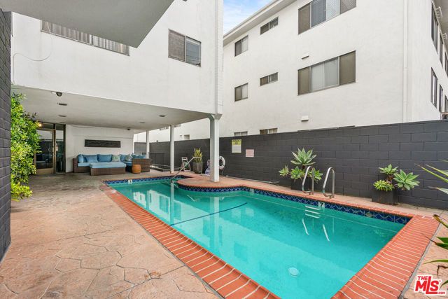 419 N Oakhurst Drive 203, Beverly Hills, CA 90210