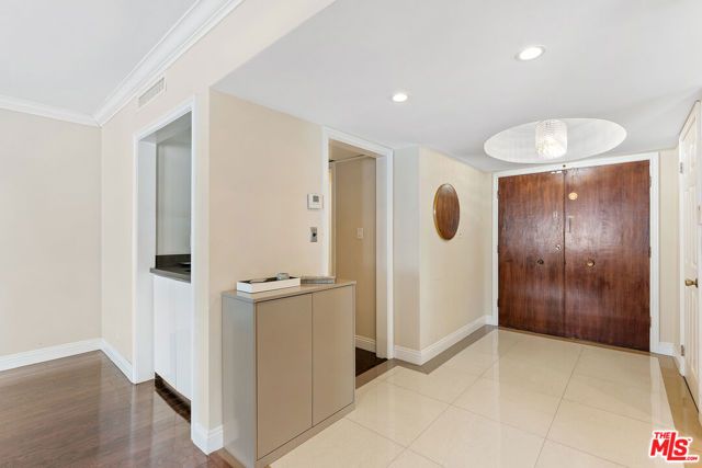 419 N Oakhurst Drive 203, Beverly Hills, CA 90210