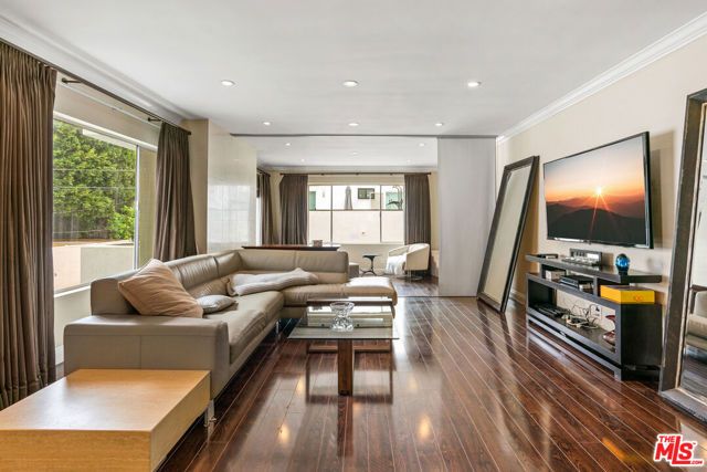 419 N Oakhurst Drive 203, Beverly Hills, CA 90210