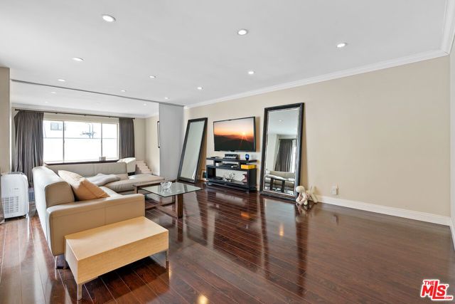 419 N Oakhurst Drive 203, Beverly Hills, CA 90210