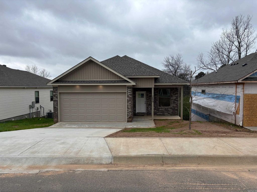 1209 W. 52nd. St., North Little Rock, AR 72118