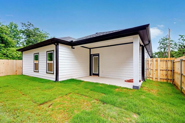 415 Martin Luther King Jr Street, Sulphur Springs, TX 75482