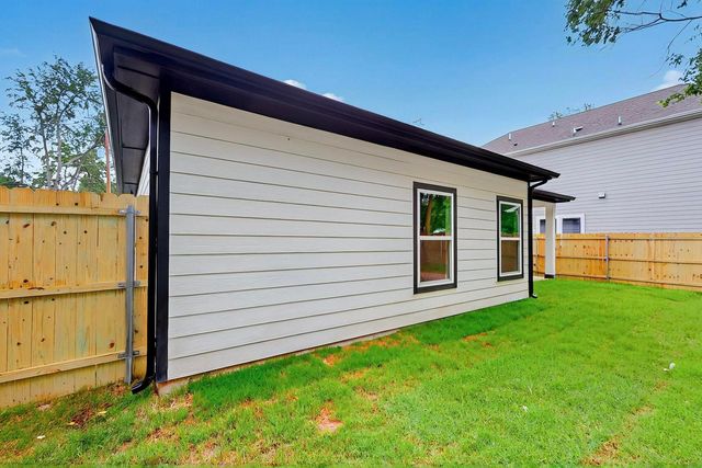 415 Martin Luther King Jr Street, Sulphur Springs, TX 75482