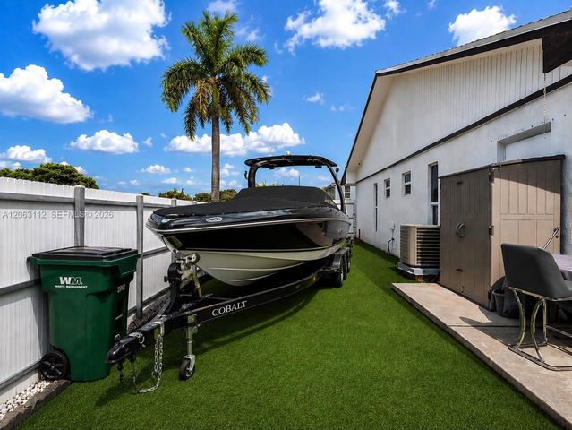 165 SW 113th Ct, Sweetwater, FL 33174