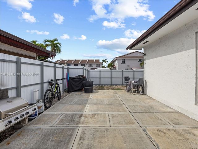 165 SW 113th Ct, Sweetwater, FL 33174