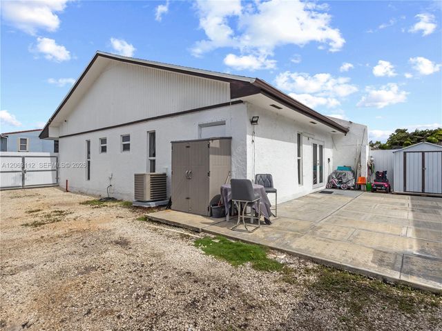 165 SW 113th Ct, Sweetwater, FL 33174