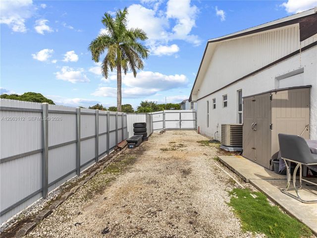 165 SW 113th Ct, Sweetwater, FL 33174