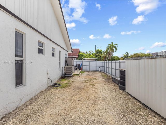 165 SW 113th Ct, Sweetwater, FL 33174