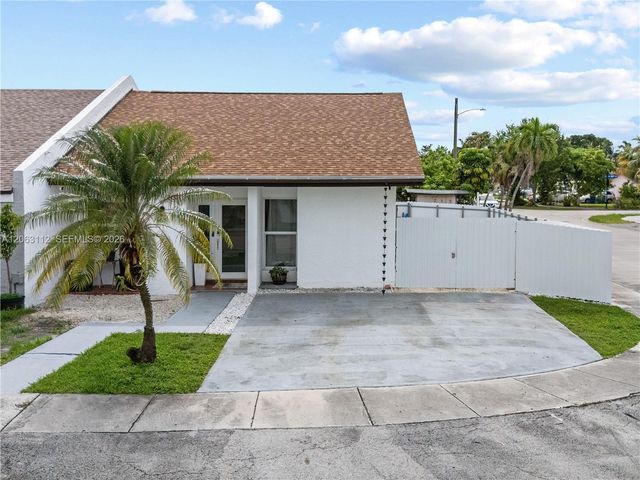 165 SW 113th Ct, Sweetwater, FL 33174