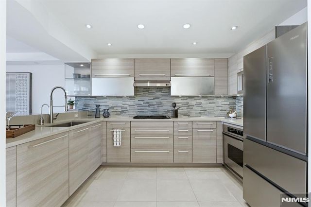 308 Nelson Court, Edgewater, NJ 07020