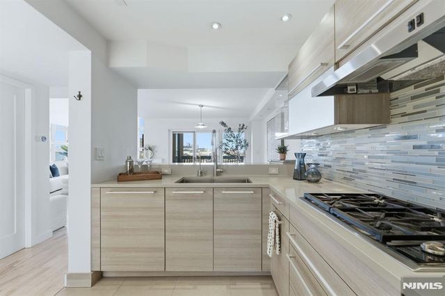 308 Nelson Court, Edgewater, NJ 07020