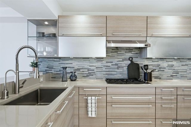 308 Nelson Court, Edgewater, NJ 07020