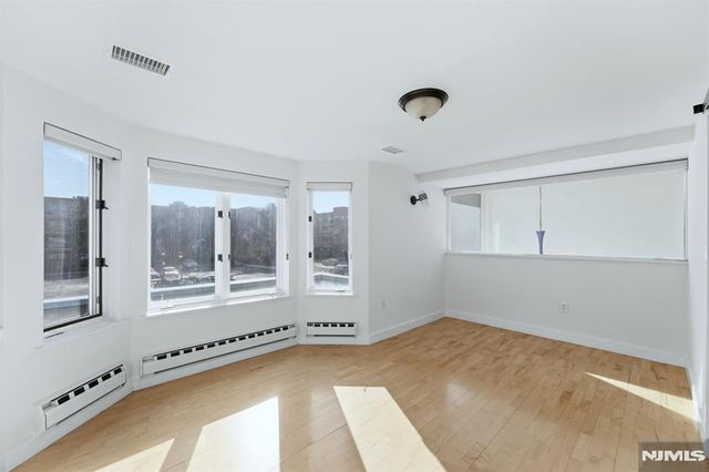 308 Nelson Court, Edgewater, NJ 07020