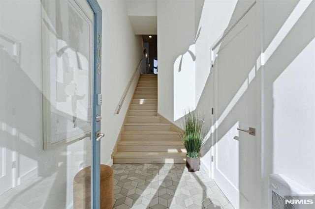 308 Nelson Court, Edgewater, NJ 07020