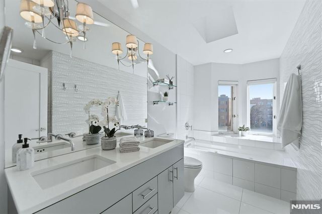 308 Nelson Court, Edgewater, NJ 07020