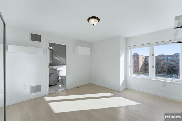 308 Nelson Court, Edgewater, NJ 07020