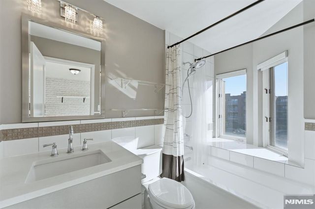 308 Nelson Court, Edgewater, NJ 07020