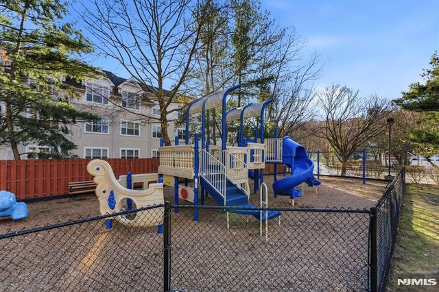 308 Nelson Court, Edgewater, NJ 07020