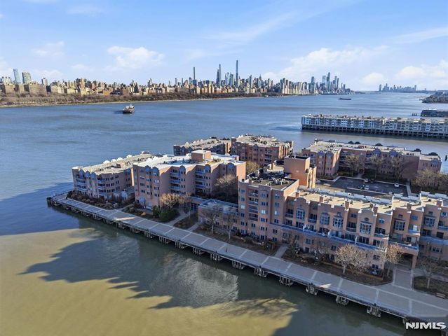 308 Nelson Court, Edgewater, NJ 07020