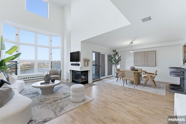 308 Nelson Court, Edgewater, NJ 07020