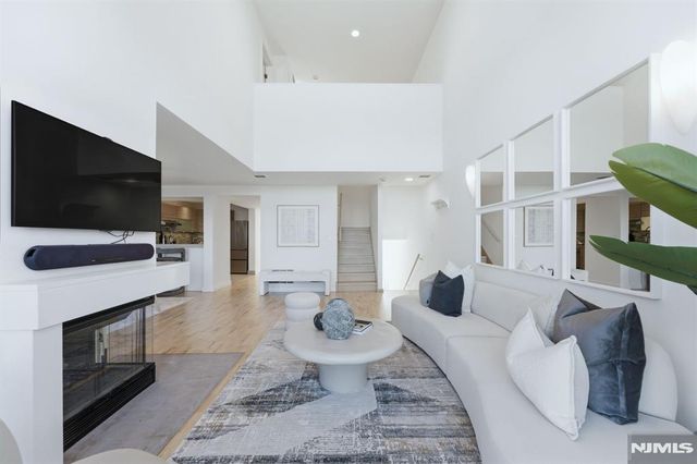 308 Nelson Court, Edgewater, NJ 07020