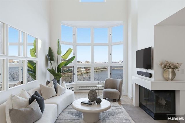 308 Nelson Court, Edgewater, NJ 07020