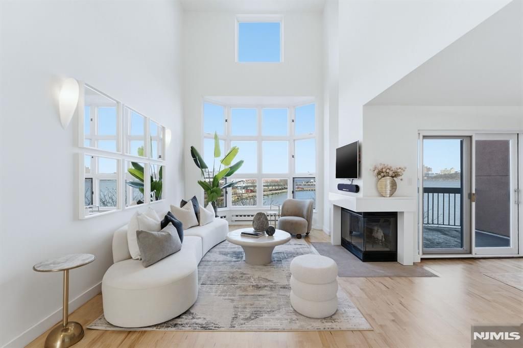 308 Nelson Court, Edgewater, NJ 07020