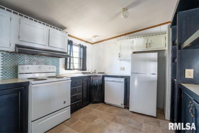 1615 E St Louis Street, West Frankfort, IL 62896