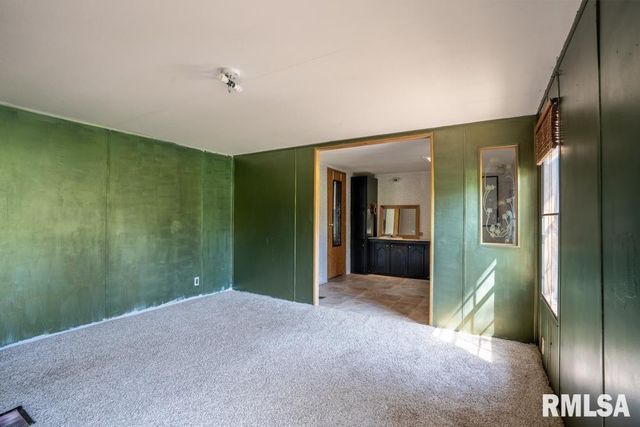 1615 E St Louis Street, West Frankfort, IL 62896