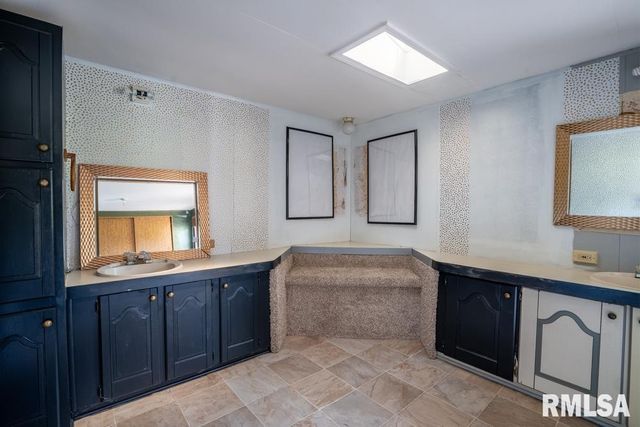 1615 E St Louis Street, West Frankfort, IL 62896