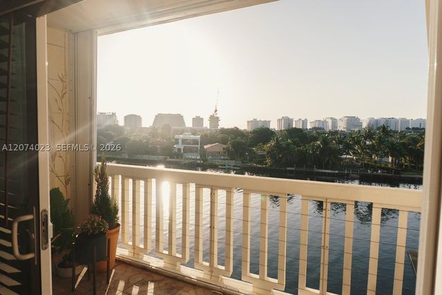 9111 E Bay Harbor Dr 5B, Bay Harbor Islands, FL 33154