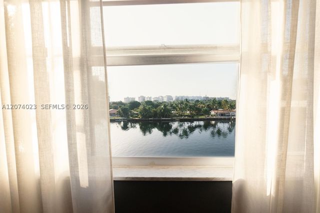 9111 E Bay Harbor Dr 5B, Bay Harbor Islands, FL 33154