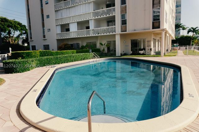 9111 E Bay Harbor Dr 5B, Bay Harbor Islands, FL 33154