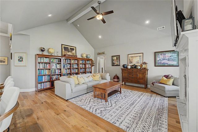 1374 S Spring Loop, Fayetteville, AR 72703