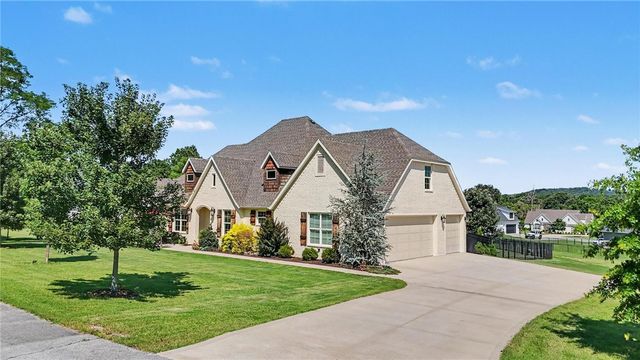 1374 S Spring Loop, Fayetteville, AR 72703
