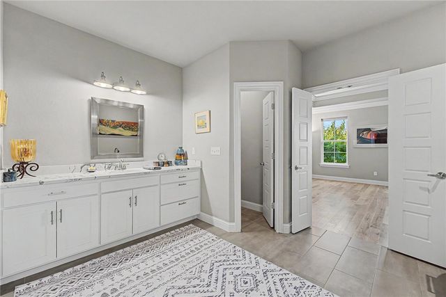 1374 S Spring Loop, Fayetteville, AR 72703