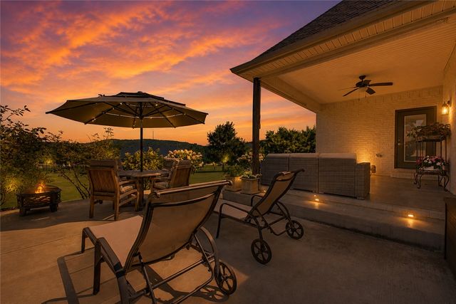 1374 S Spring Loop, Fayetteville, AR 72703