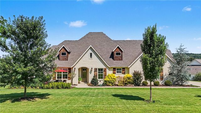 1374 S Spring Loop, Fayetteville, AR 72703