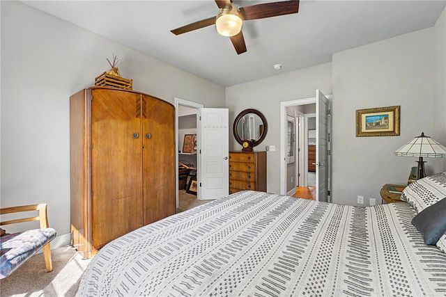 1374 S Spring Loop, Fayetteville, AR 72703