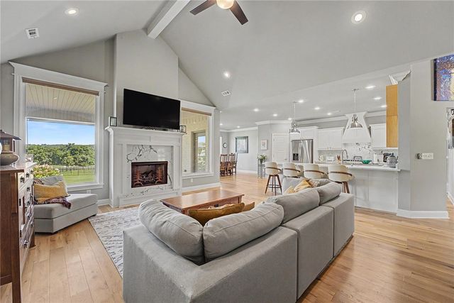 1374 S Spring Loop, Fayetteville, AR 72703