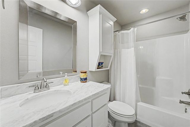 1374 S Spring Loop, Fayetteville, AR 72703