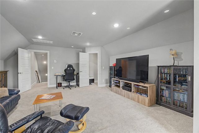 1374 S Spring Loop, Fayetteville, AR 72703