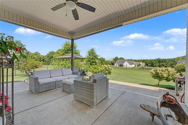1374 S Spring Loop, Fayetteville, AR 72703