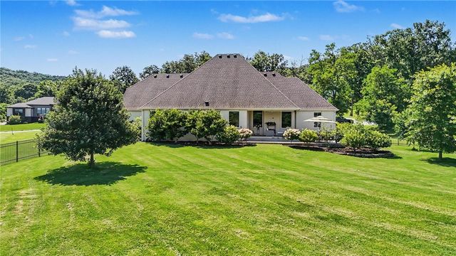 1374 S Spring Loop, Fayetteville, AR 72703