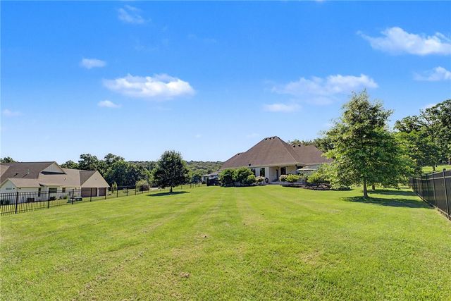 1374 S Spring Loop, Fayetteville, AR 72703