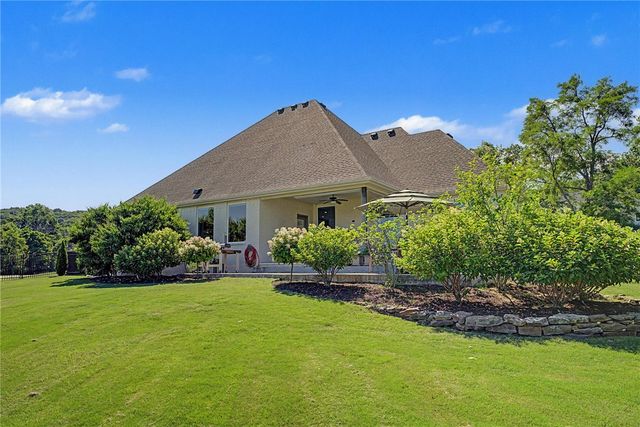 1374 S Spring Loop, Fayetteville, AR 72703
