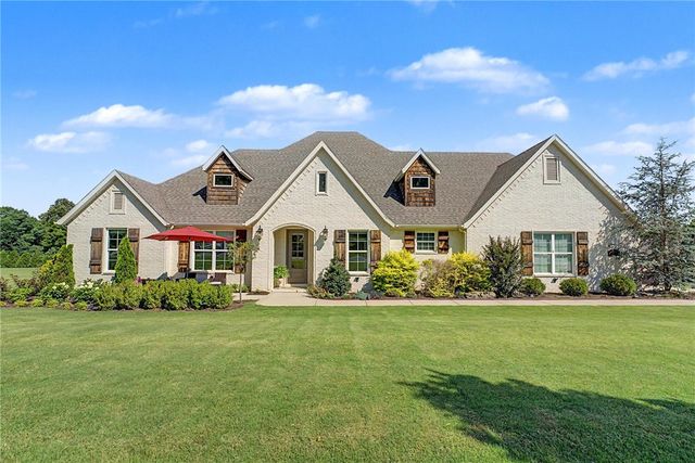 1374 S Spring Loop, Fayetteville, AR 72703