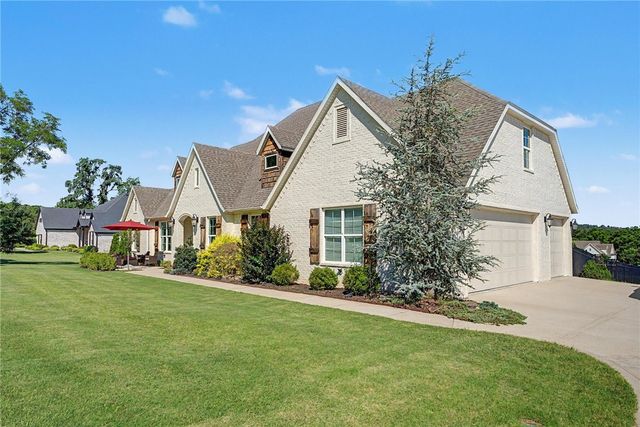 1374 S Spring Loop, Fayetteville, AR 72703