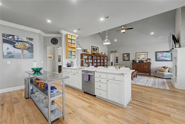1374 S Spring Loop, Fayetteville, AR 72703