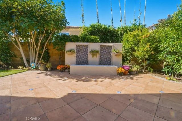 65 Rolling Green, Irvine, CA 92620